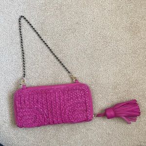 Cross body and shoulder bag/wallet or can be used as a clutch. Wear this 3 ways